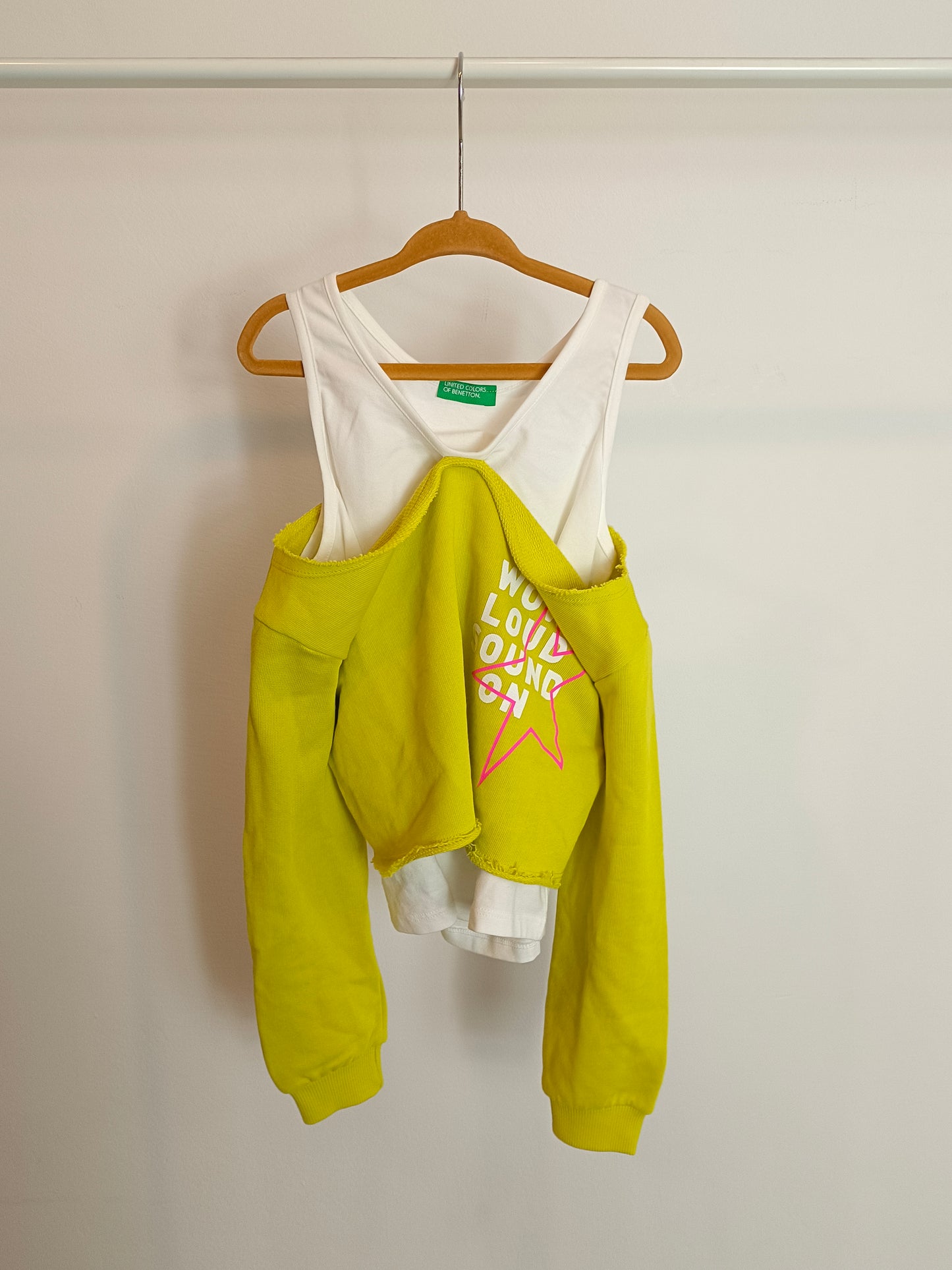 BENETTON. Yellow sweatshirt top, size 6-7 years