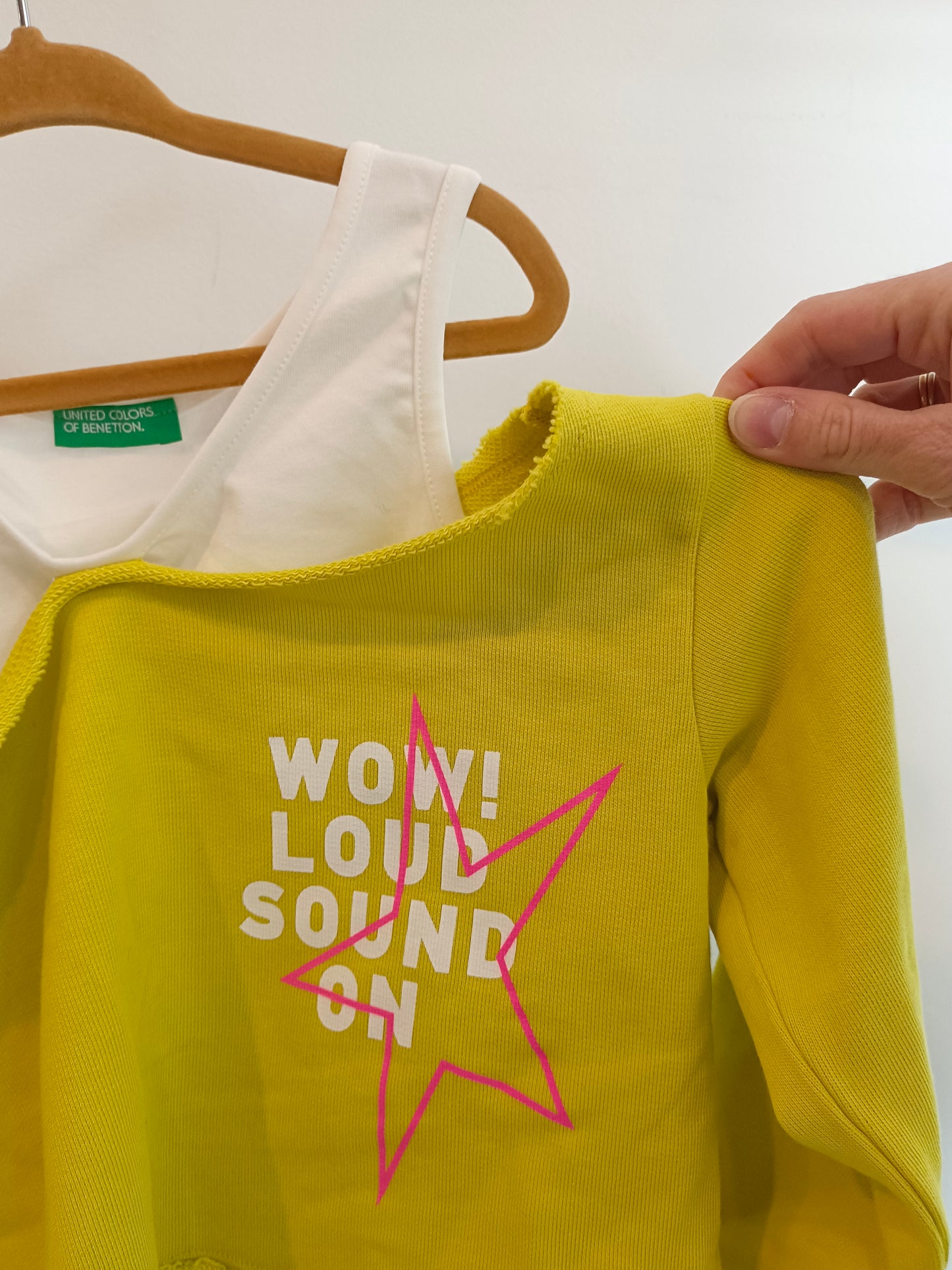 BENETTON. Yellow sweatshirt top, size 6-7 years