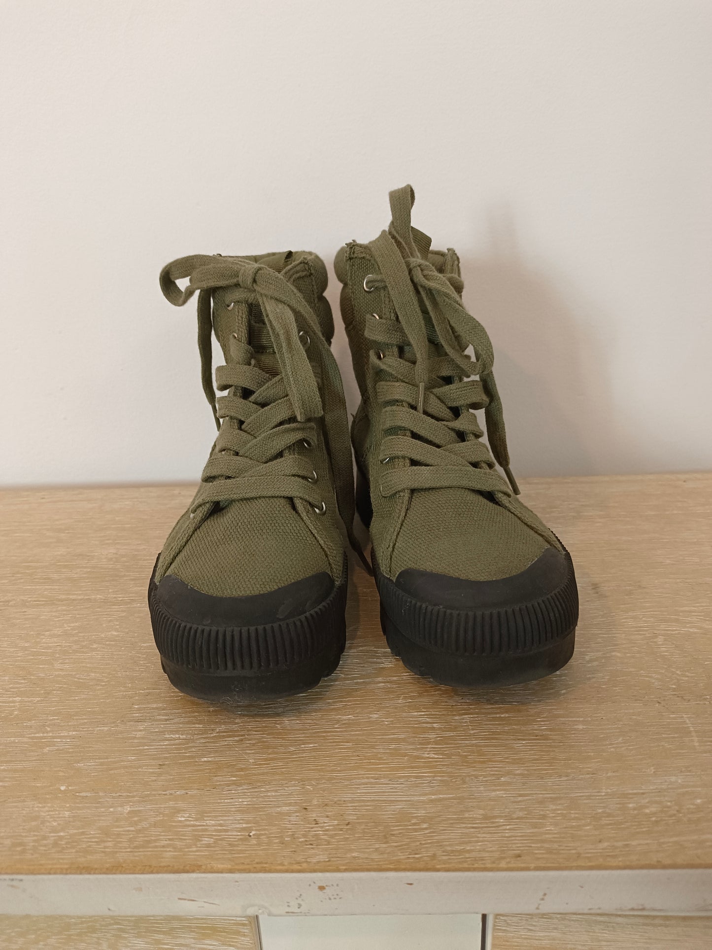 MANGO. Green lace-up boots, size 33