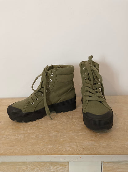 MANGO. Green lace-up boots, size 33