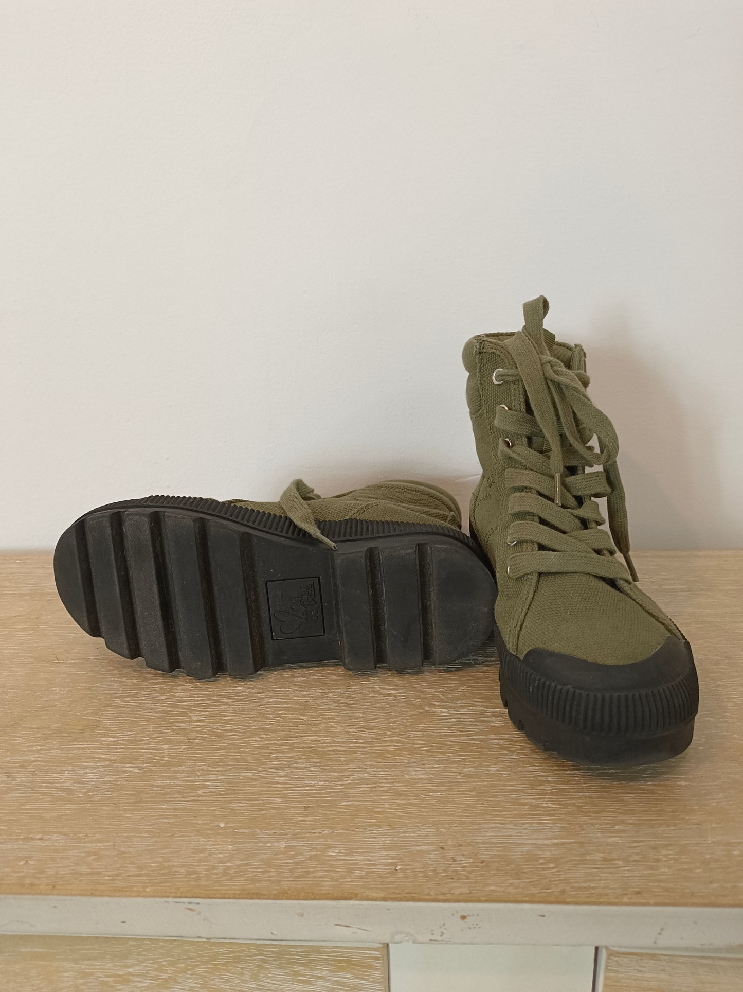 MANGO. Green lace-up boots, size 33