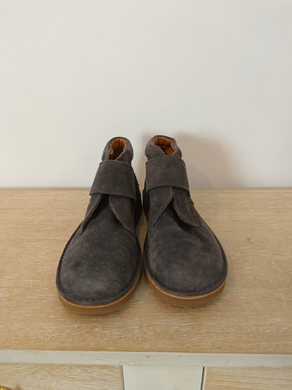 ELI. Grey suede boot size 33