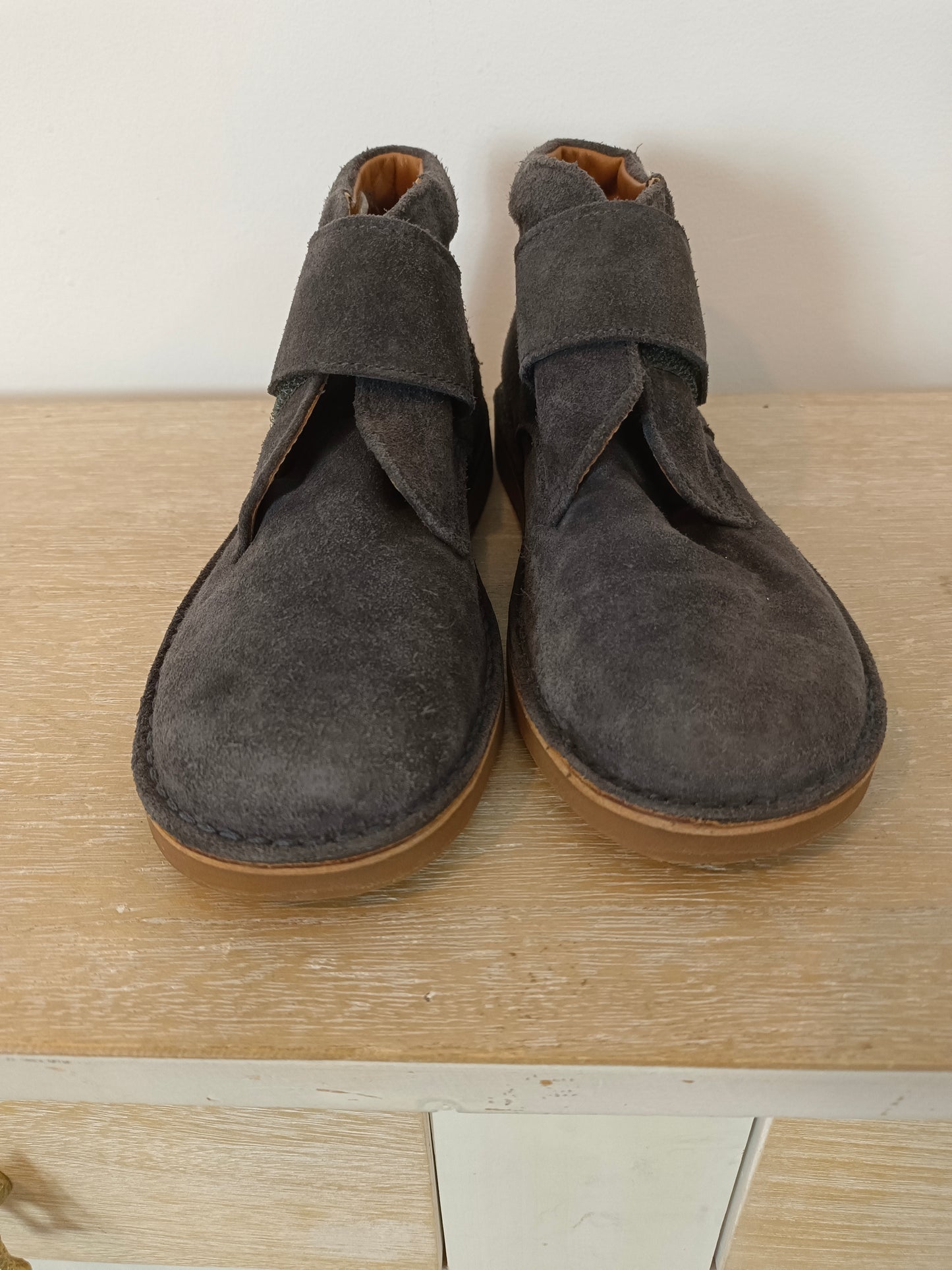 ELI. Grey suede boot size 33