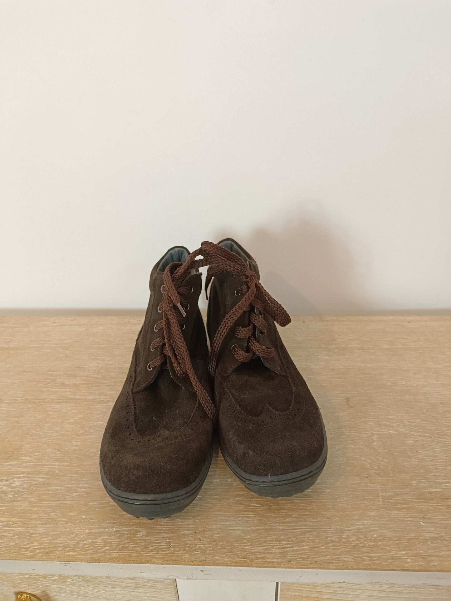 ELI. Brown lace-up boots, size 33