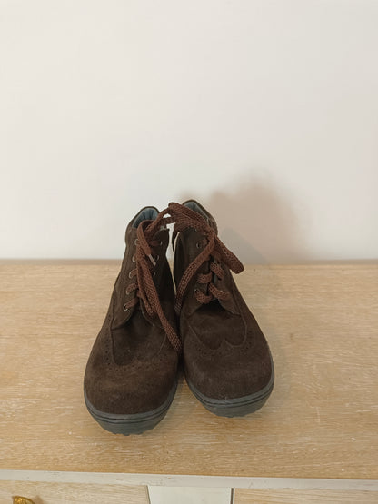 ELI. Brown lace-up boots, size 33