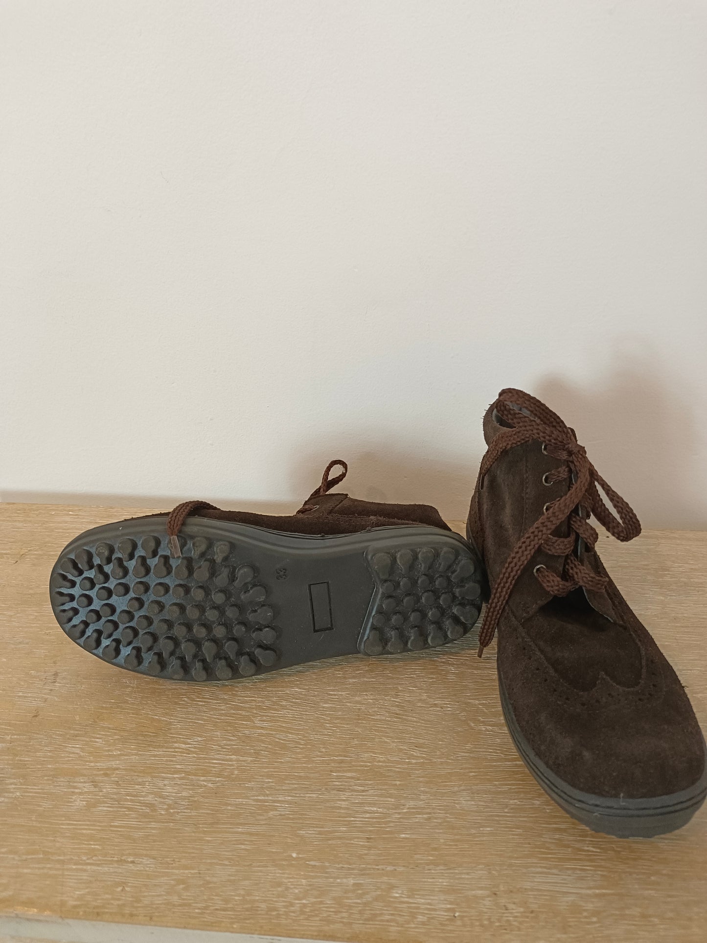 ELI. Brown lace-up boots, size 33