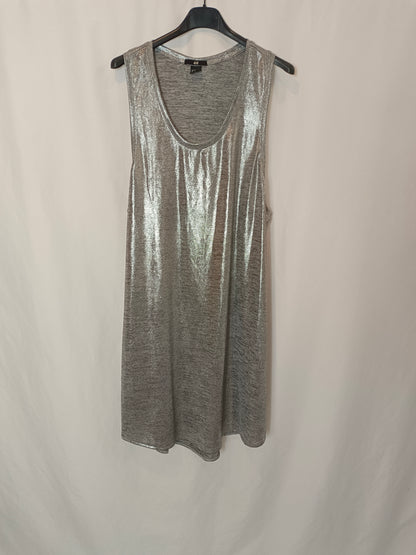 H&amp;M. Silver flowy T-shirt S.xl