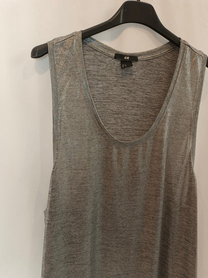 H&amp;M. Silver flowy T-shirt S.xl