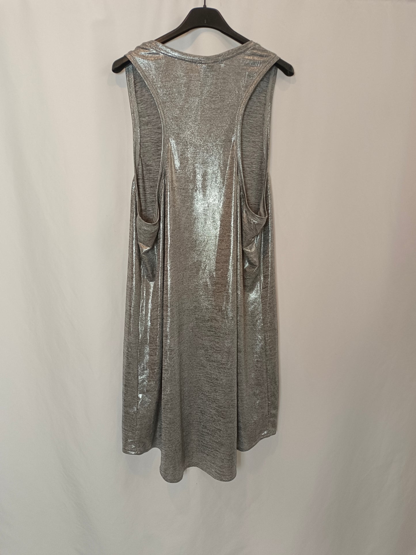 H&amp;M. Silver flowy T-shirt S.xl