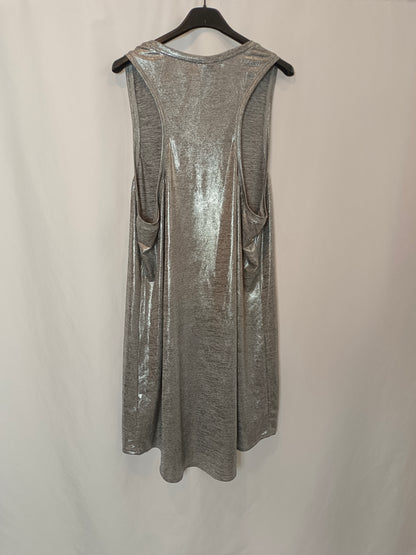 H&amp;M. Silver flowy T-shirt S.xl