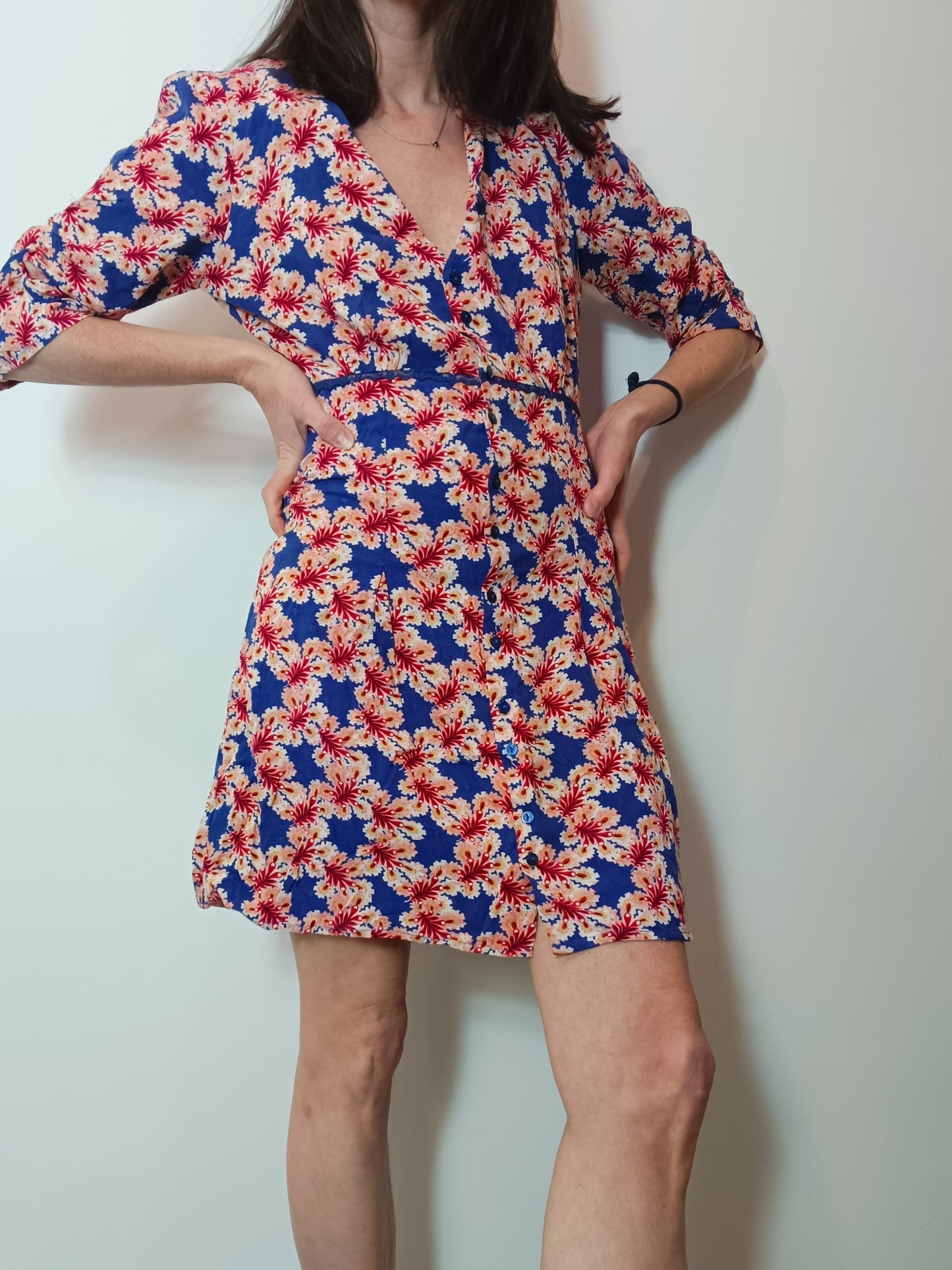 VILA. Vestido corto flores T.38