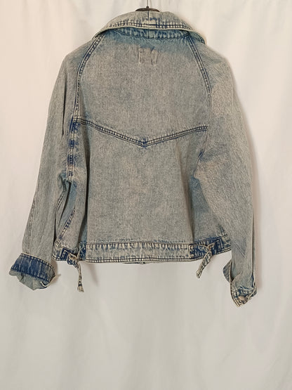 H&M. Cazadora denim efecto desgastado T.s
