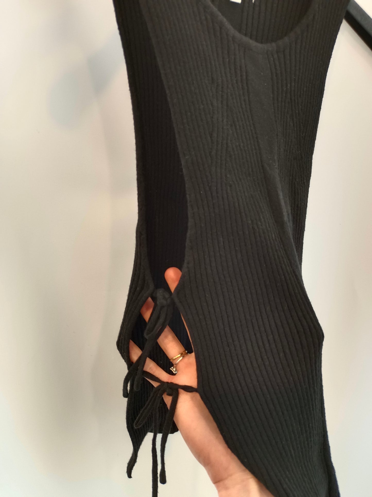 LEGER. Top negro canalé aberturas T.34