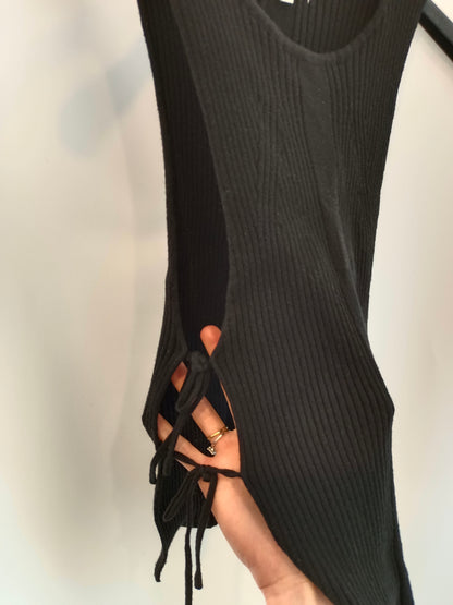 LEGER. Top negro canalé aberturas T.34