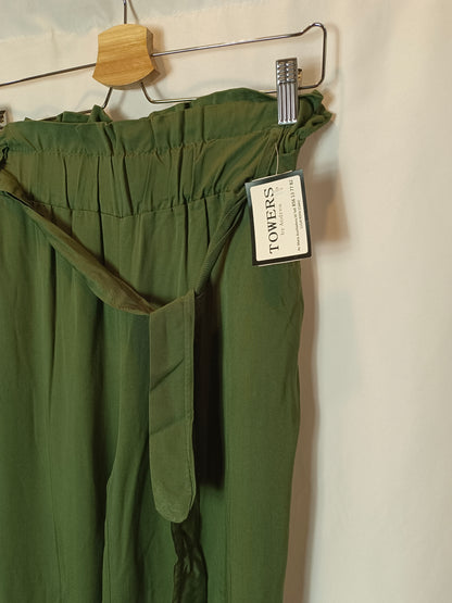 TOWERS BY ANDREA. pantalón fluido verde Tu(S)