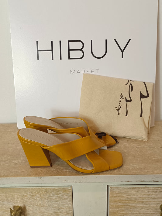 MINT &amp; ROSE. Mustard leather cross-strap sandal. Size 38