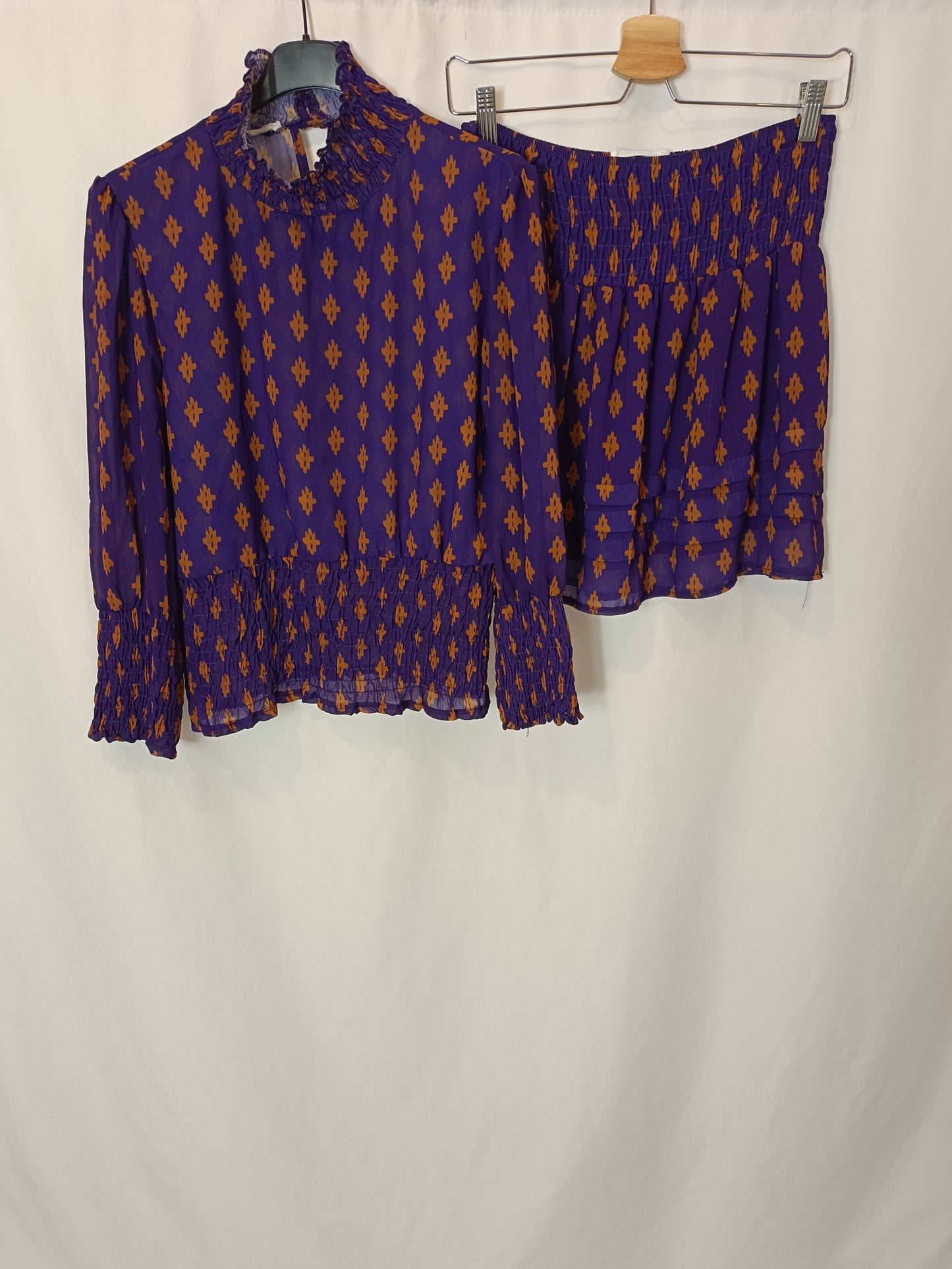 MONISQUI. Total look morado Tu(M)