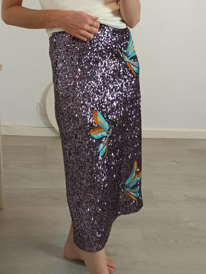 H&M. Falda midi lentejuelas T.36