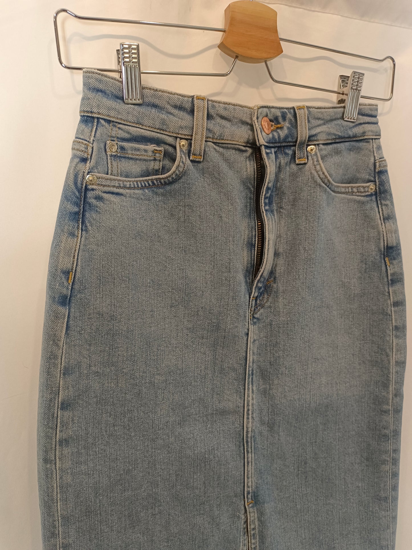 H&M. Falda denim midi T.34