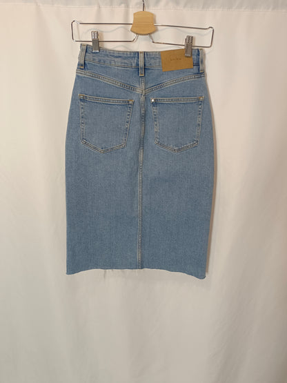 H&M. Falda denim midi T.34