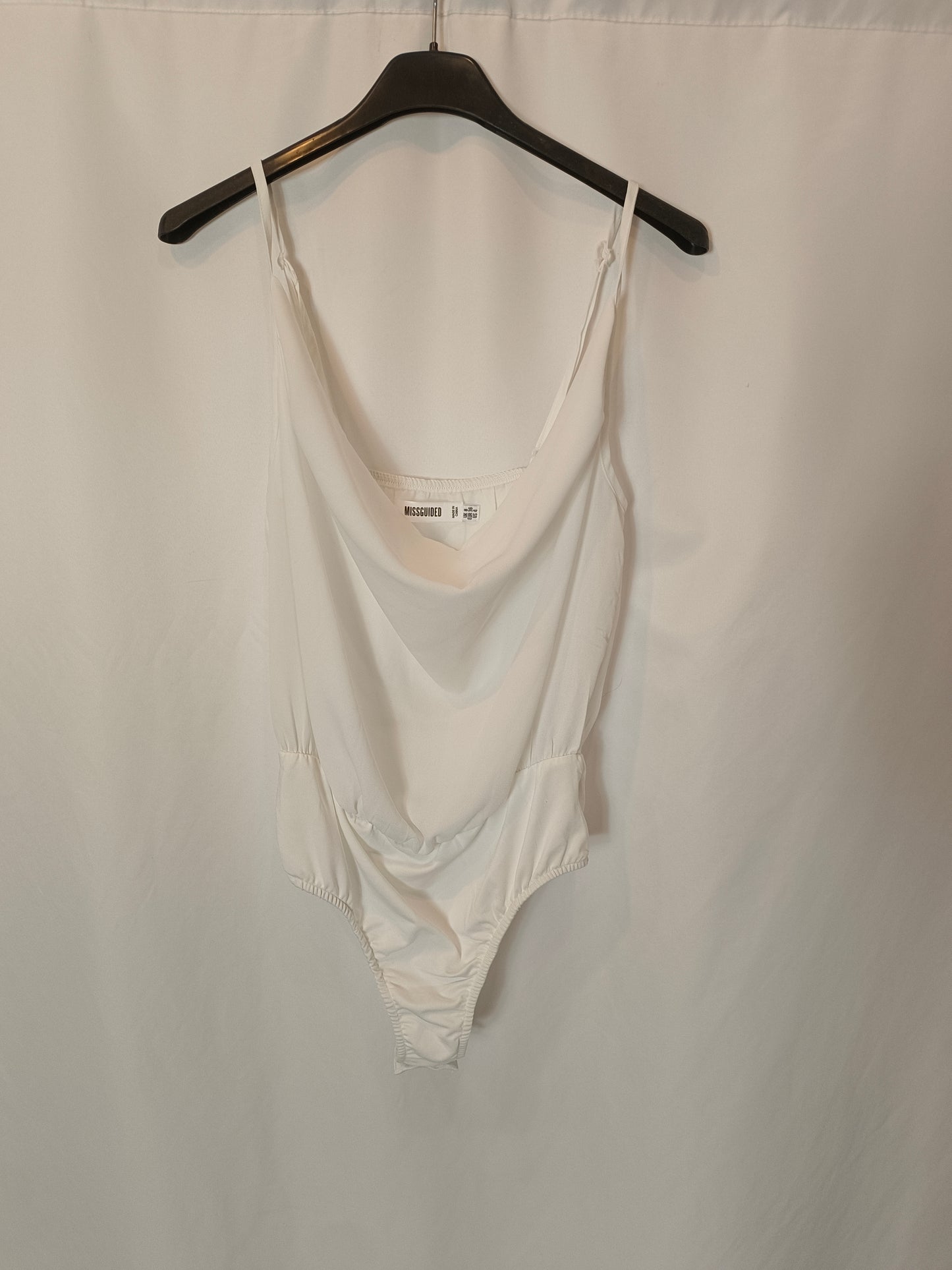MISSGUIDED. Fluid white bodysuit T.36