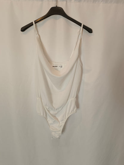 MISSGUIDED. Fluid white bodysuit T.36