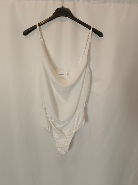 MISSGUIDED. Fluid white bodysuit T.36