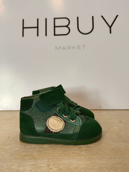 OTHER. Textured green children's shoes. Size 20