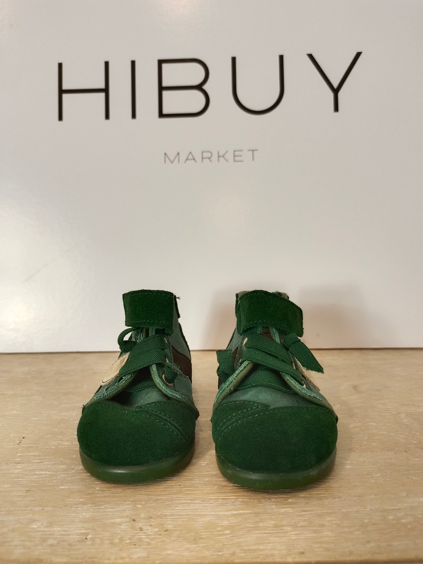 OTHER. Textured green children's shoes. Size 20