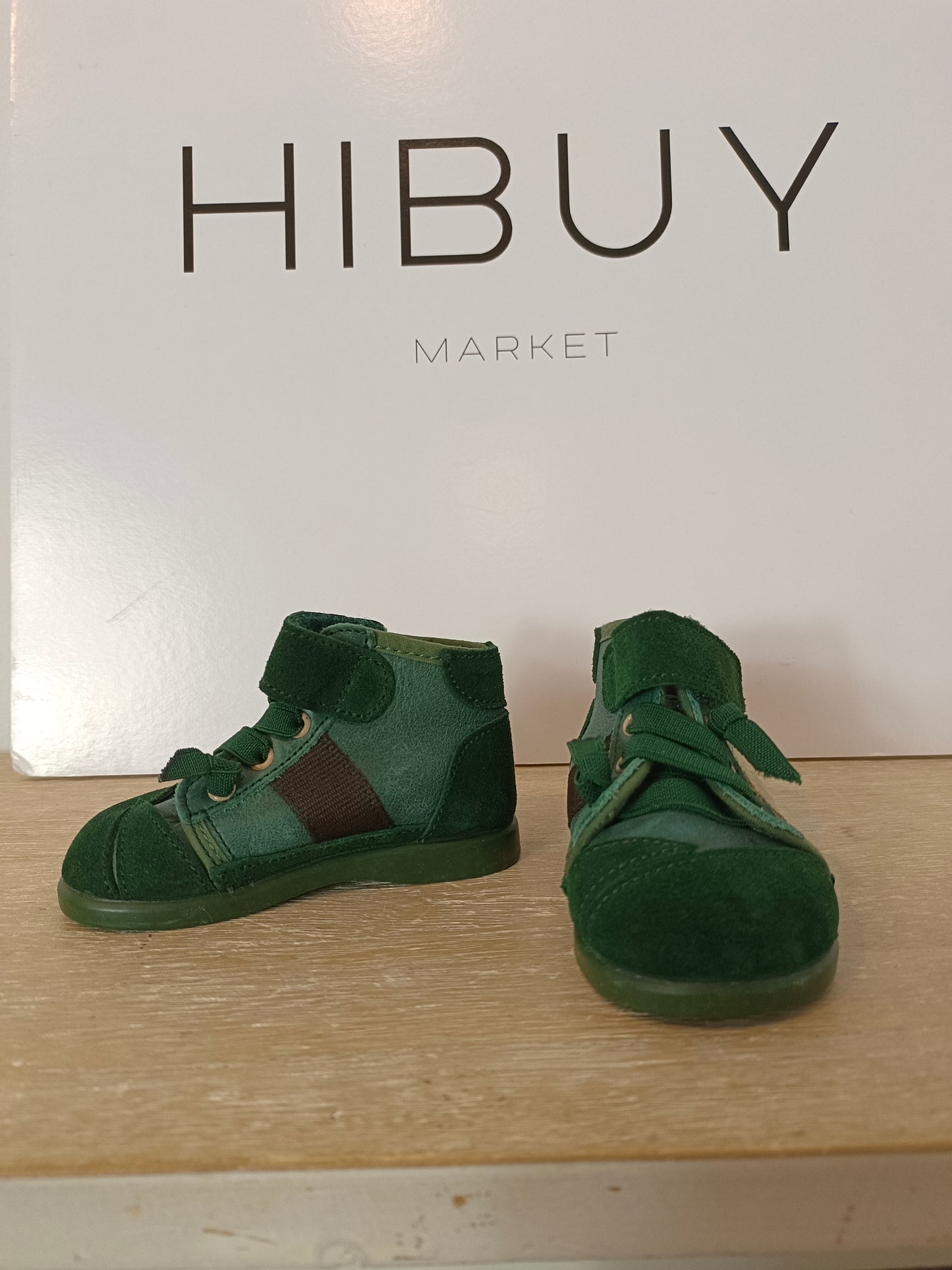 OTHER. Textured green children's shoes. Size 20
