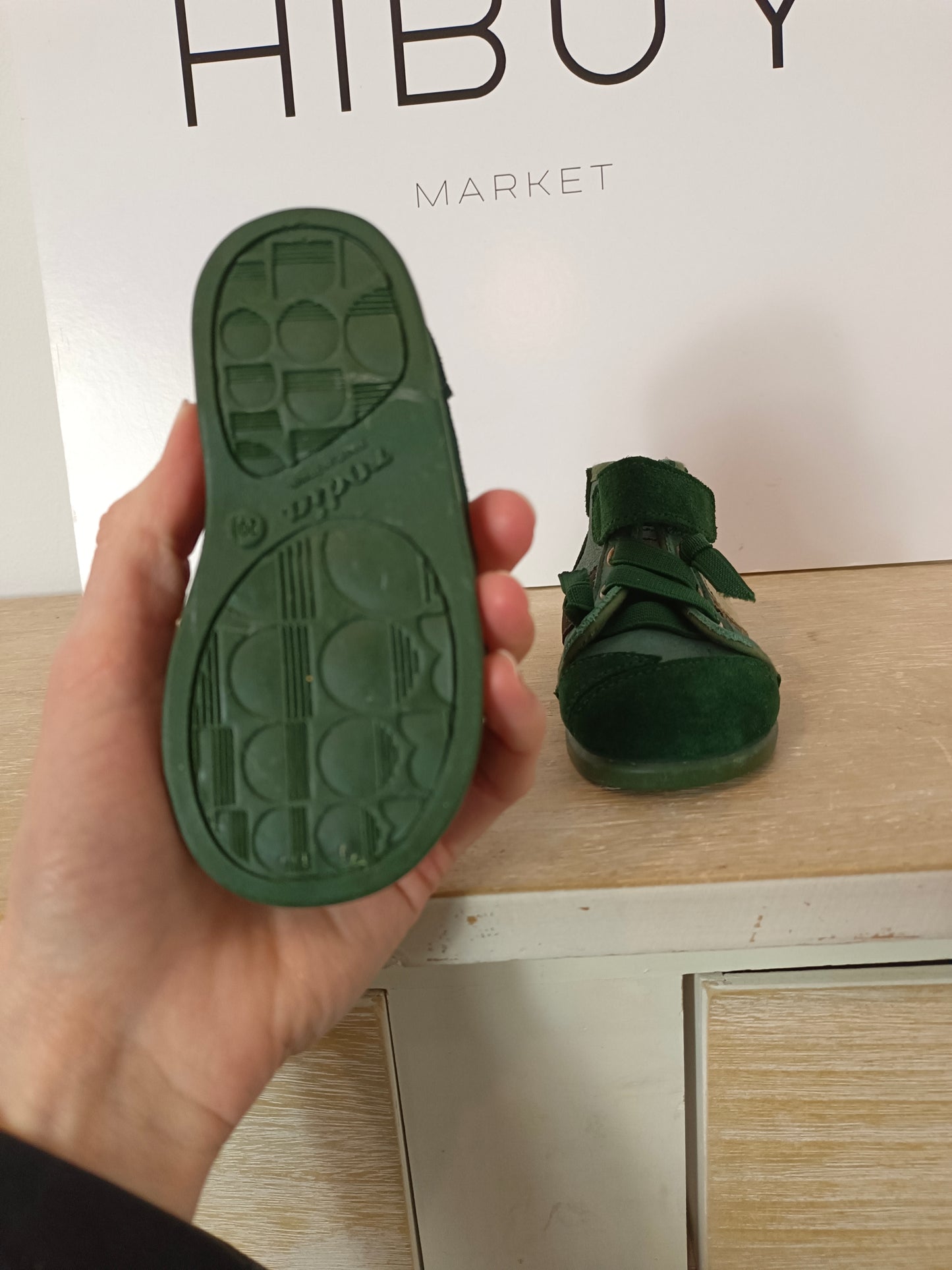 OTHER. Textured green children's shoes. Size 20