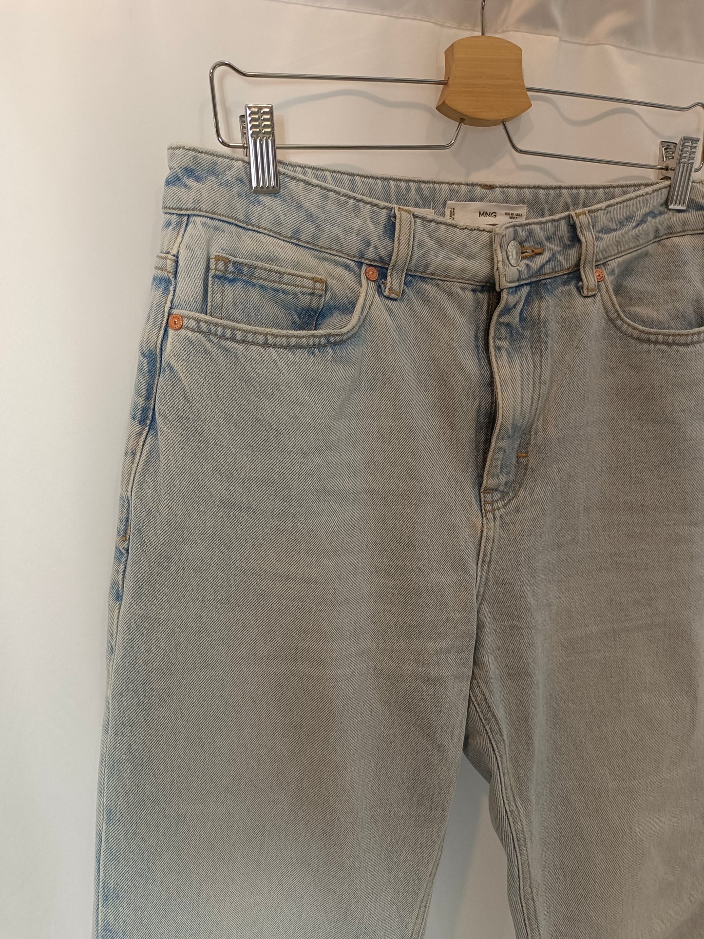 MANGO. Denim claro flecos. T 40