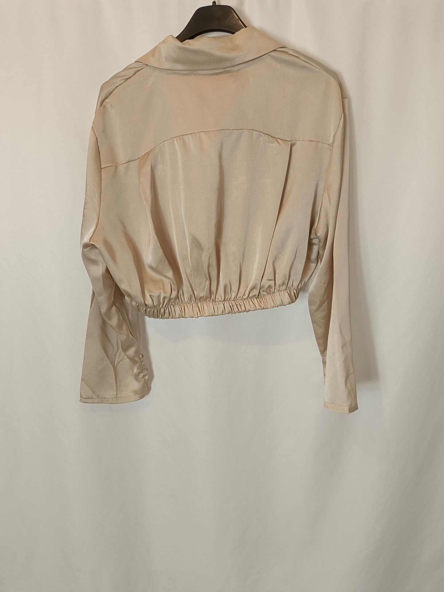 SOPHIE ATELIER. Blusa satinada cropped. T M