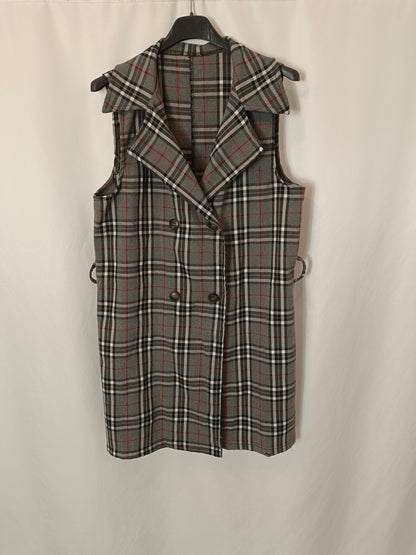 OTRAS. Chaleco gris cuadros. TU (M)