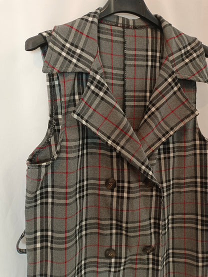 OTRAS. Chaleco gris cuadros. TU (M)
