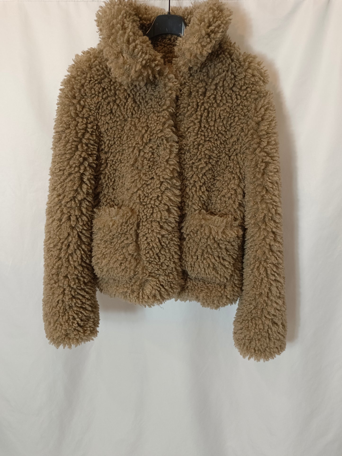 ZARA. Abrigo beige rizo T.s