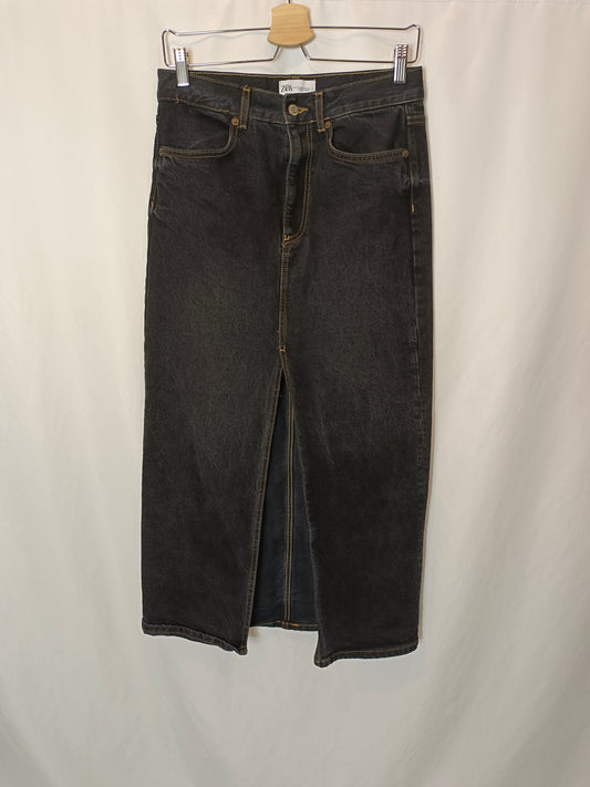 ZARA. Falda midi denim negra T.xs