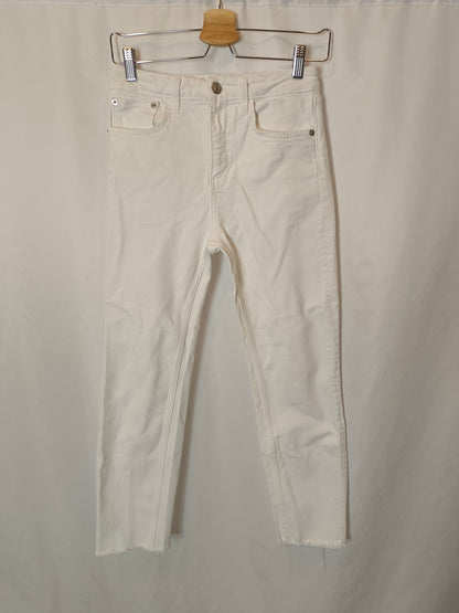 ZARA. Pantalón blanco recto denim T.36