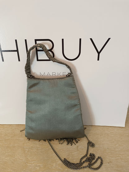 OTRAS.Bolso gris flecos abalorios