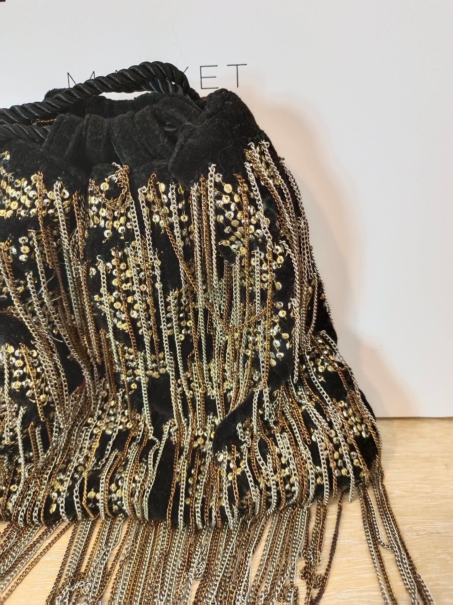 ZARA. Bolso negro terciopelo abalorios