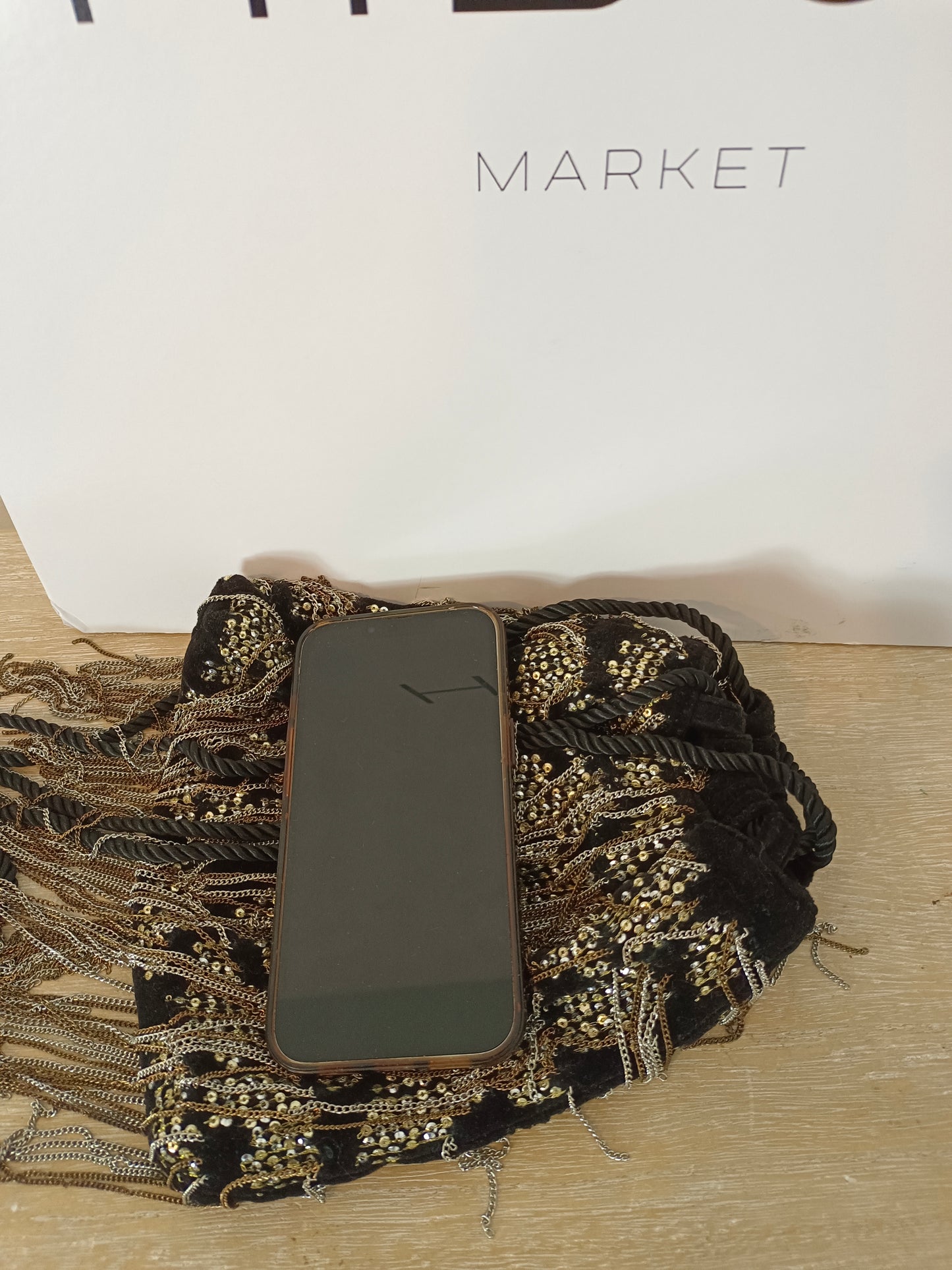 ZARA. Bolso negro terciopelo abalorios