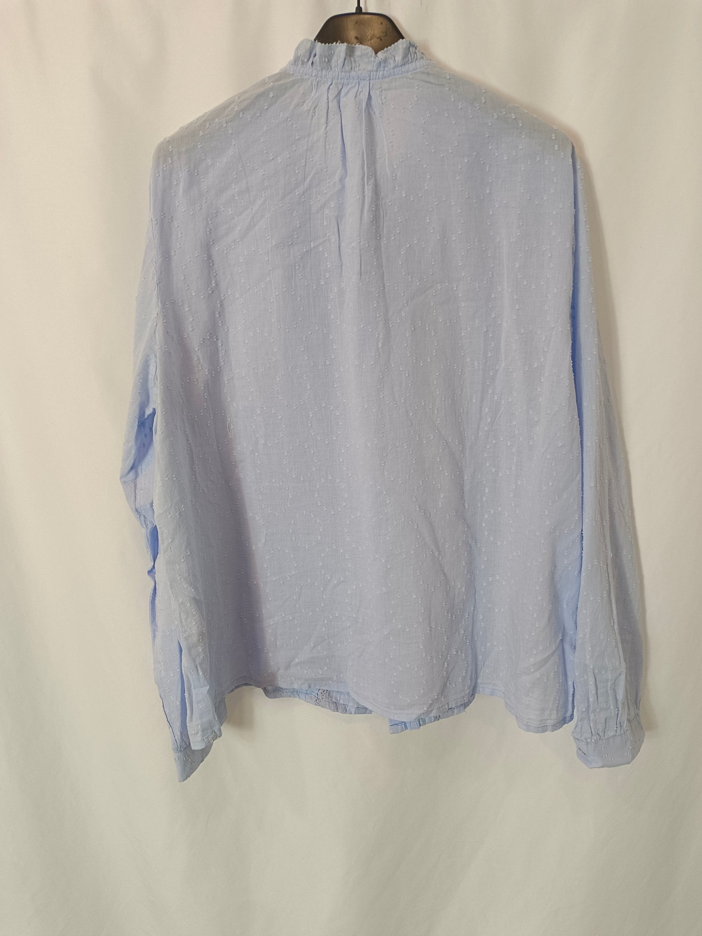 SFERA. Blusa azul claro textura. T L