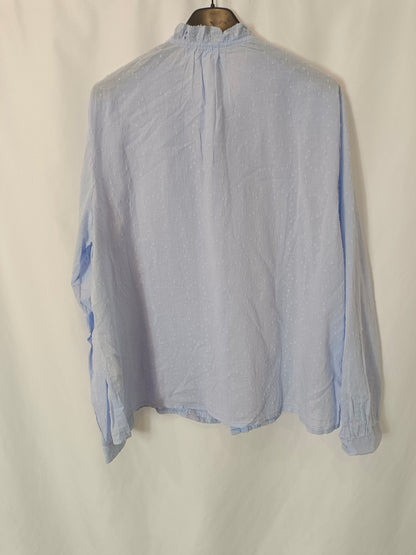 SFERA. Blusa azul claro textura. T L