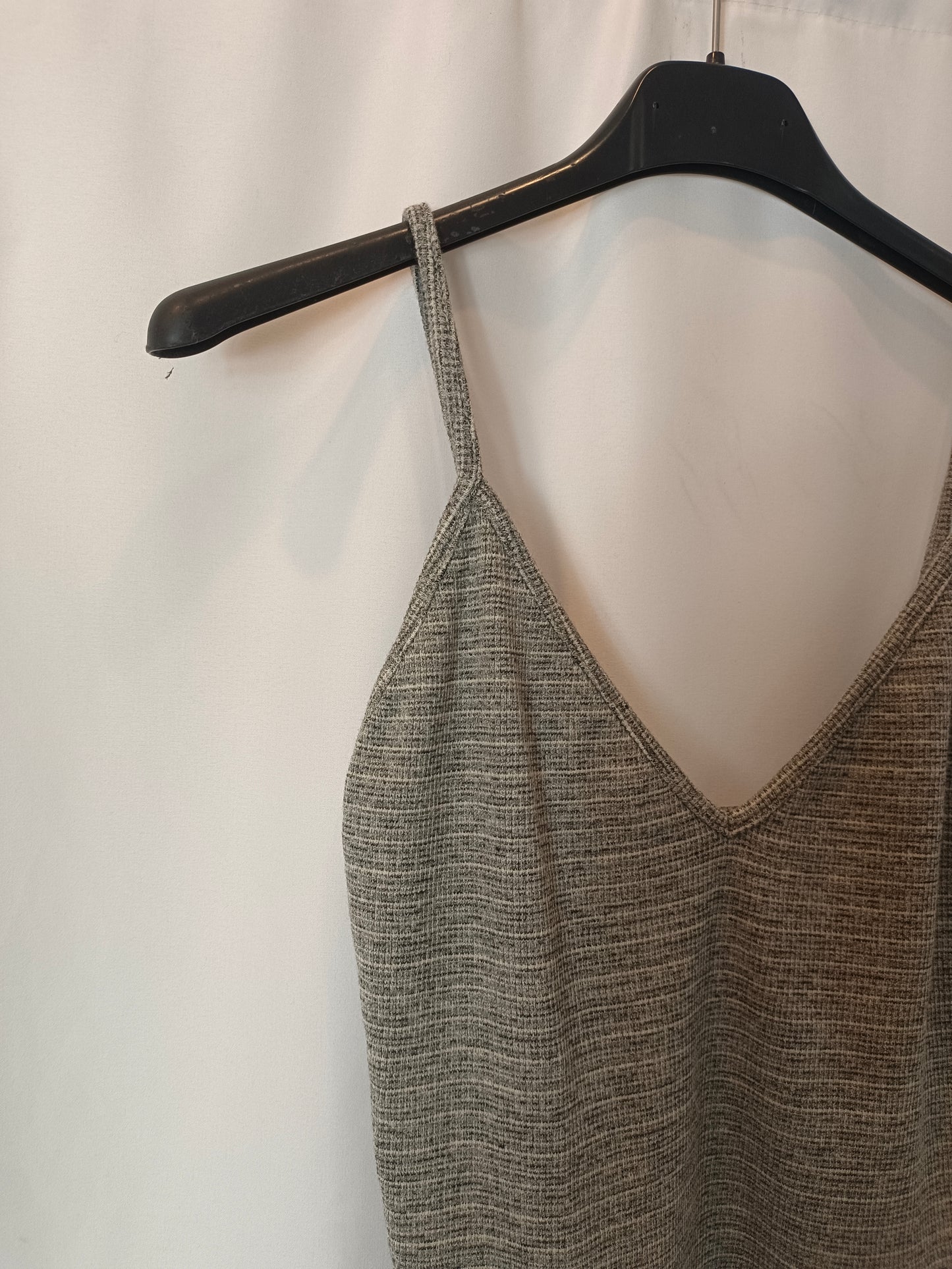 BRANDY MELVILLE. gray ribbed TS croptop