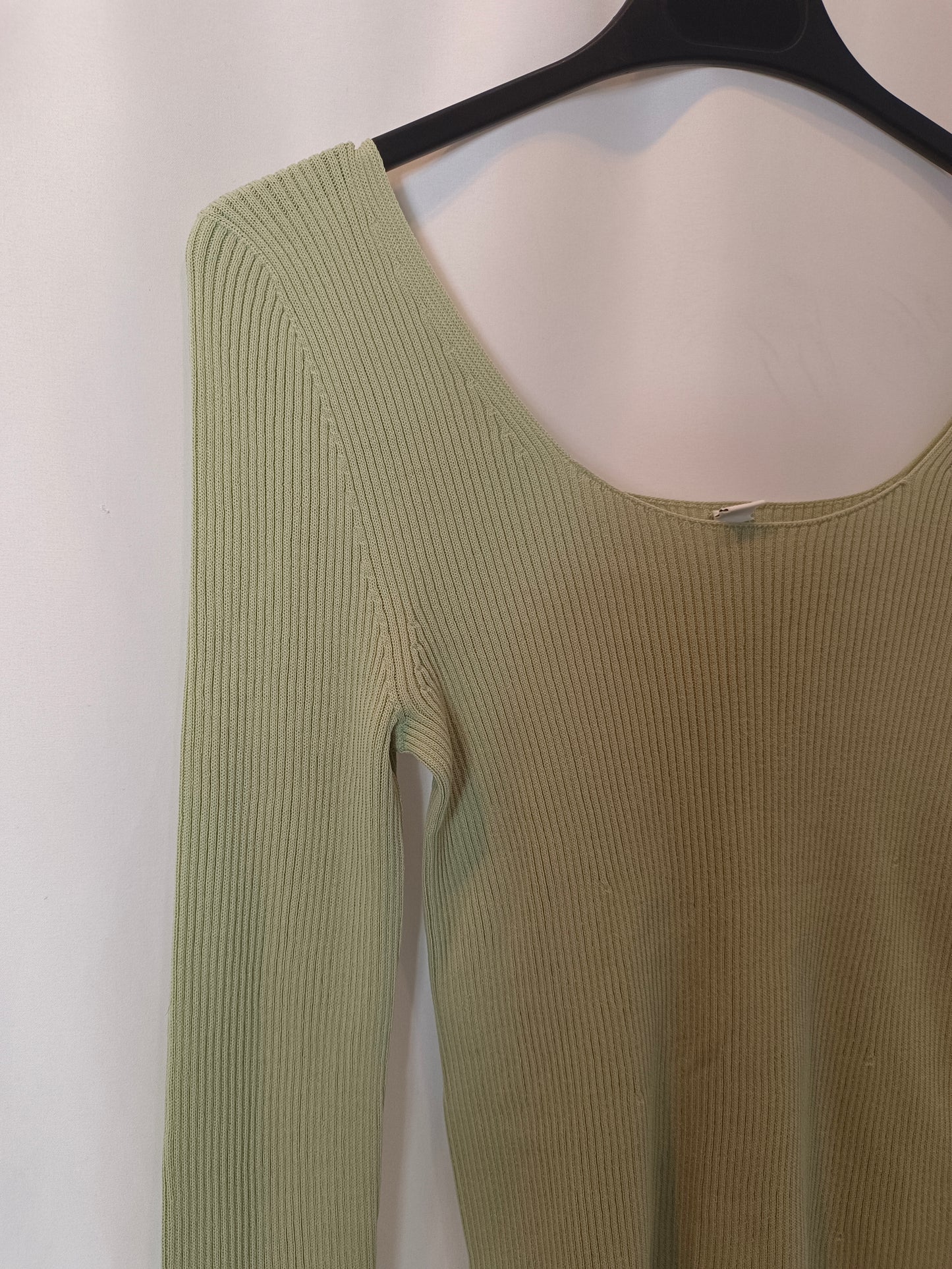 UNIQLO. T.xs green ribbed top