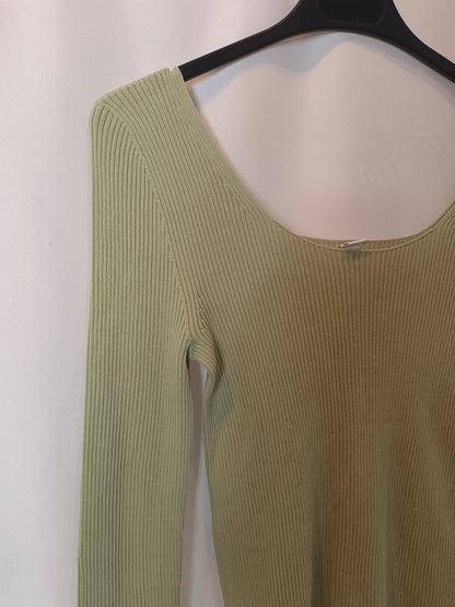 UNIQLO. T.xs green ribbed top