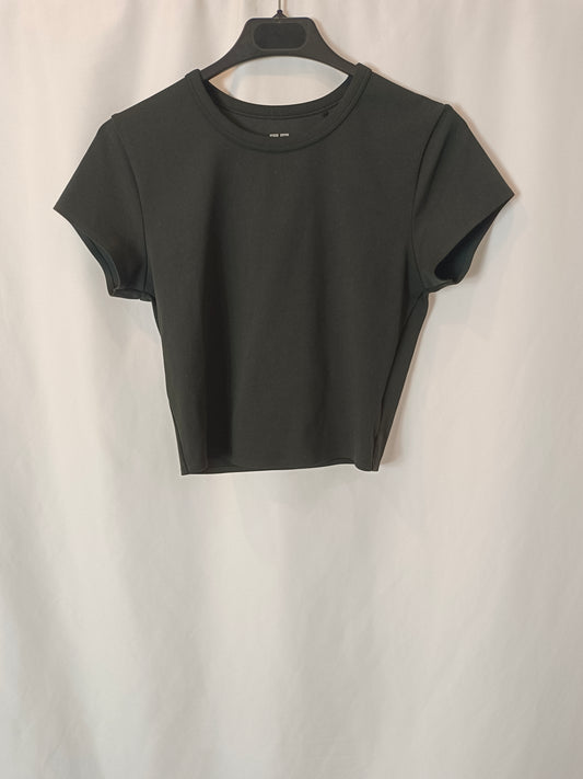 UNIQLO. Black cropped T-shirt T.xs