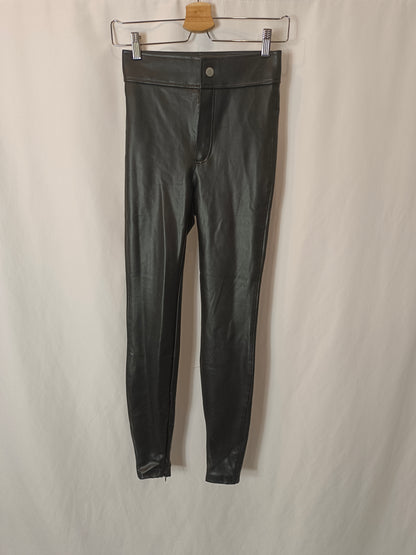 ZARA. Black faux leather leggings T.xs