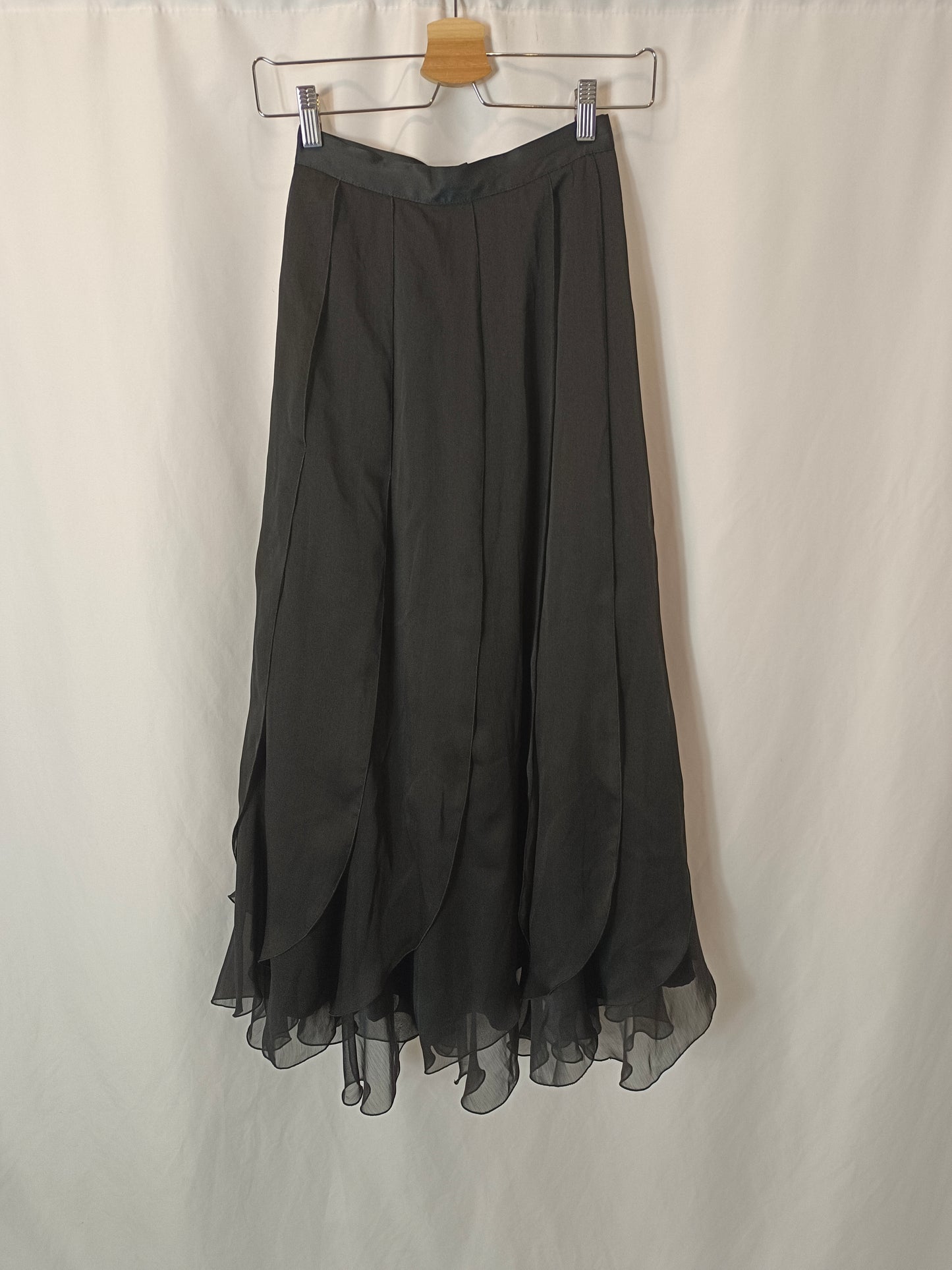 BIMANI. Falda midi negra pétalos T.32