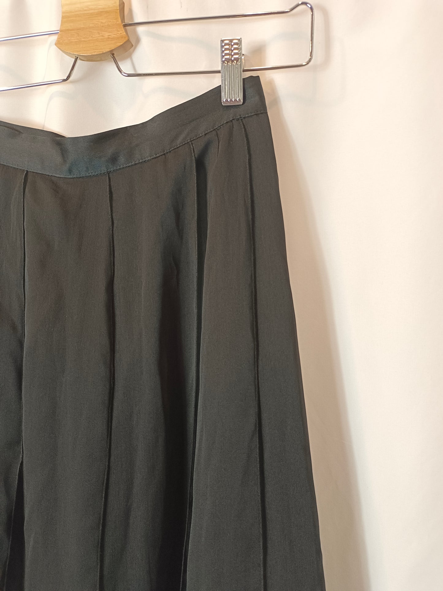 BIMANI. Falda midi negra pétalos T.32